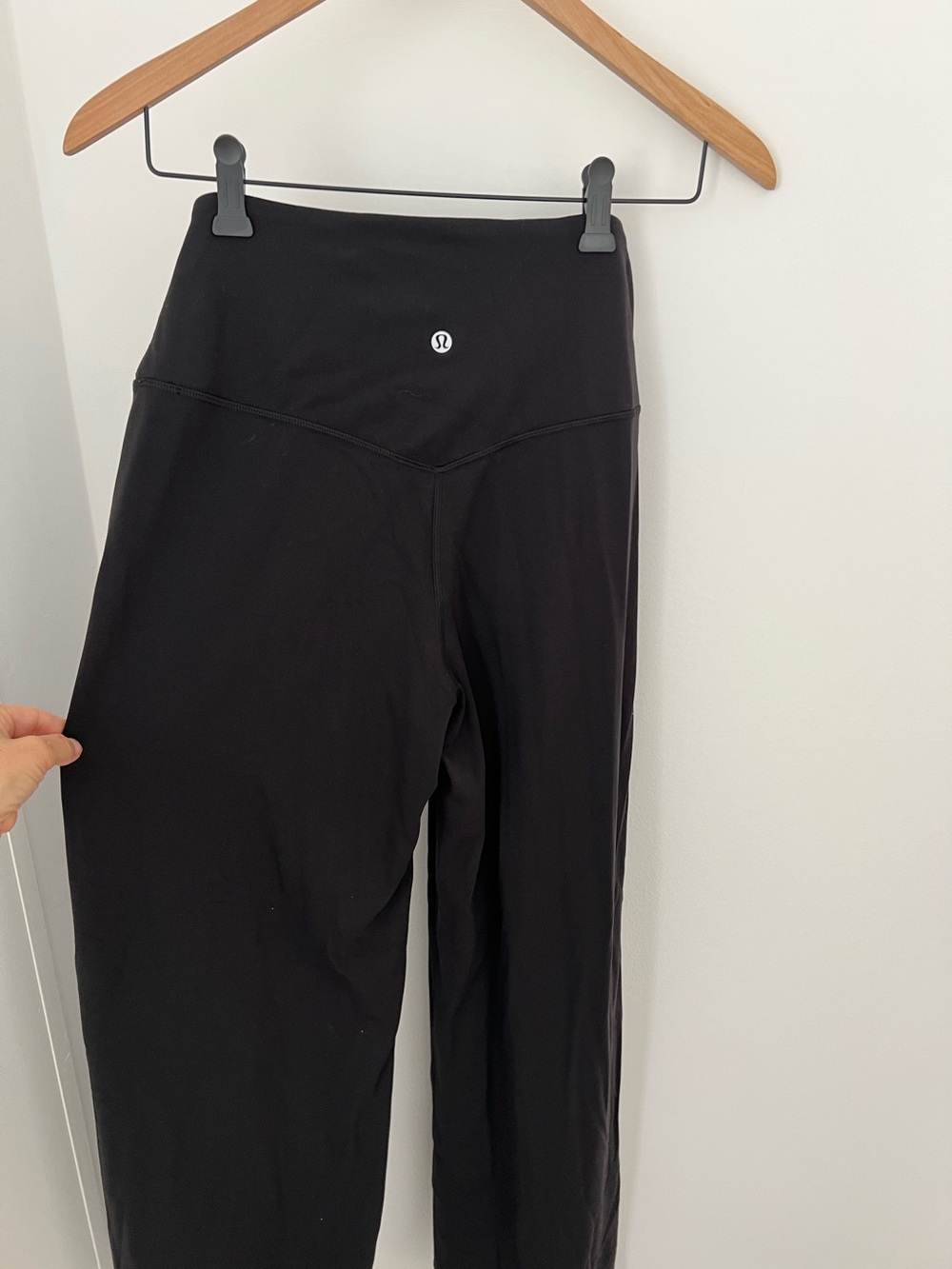 Lululemon New Wide leg pants size 4 runs big oversized look !